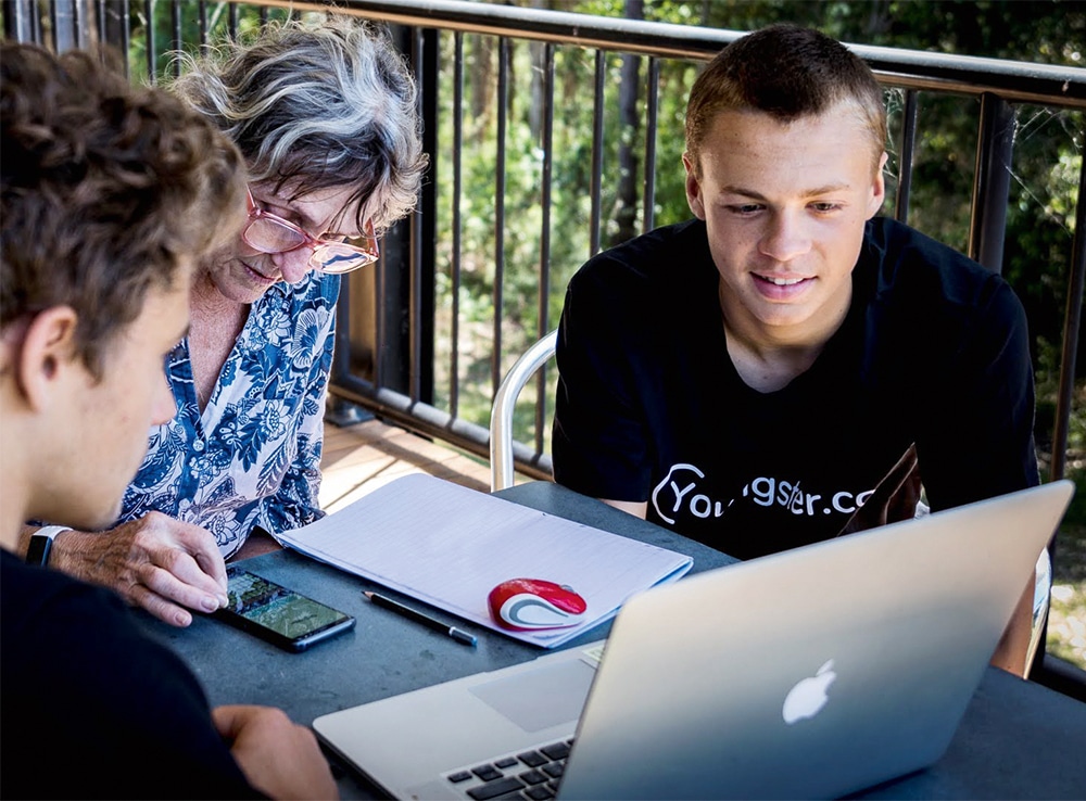 Tech-savvy teens bring smiles to seniors